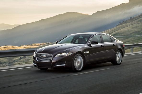 Второе поколение премиального седана Jaguar XF фото 10