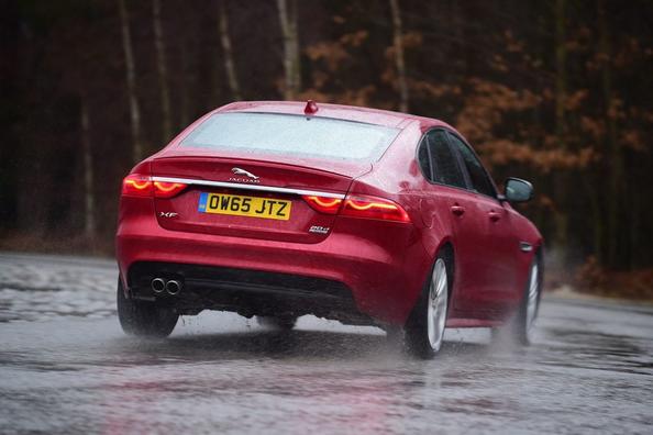 Второе поколение премиального седана Jaguar XF фото 3