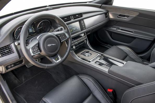 Второе поколение премиального седана Jaguar XF фото 6