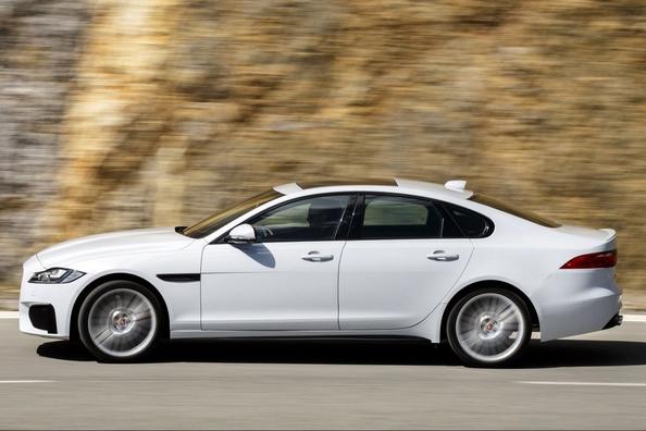 Второе поколение премиального седана Jaguar XF фото 2