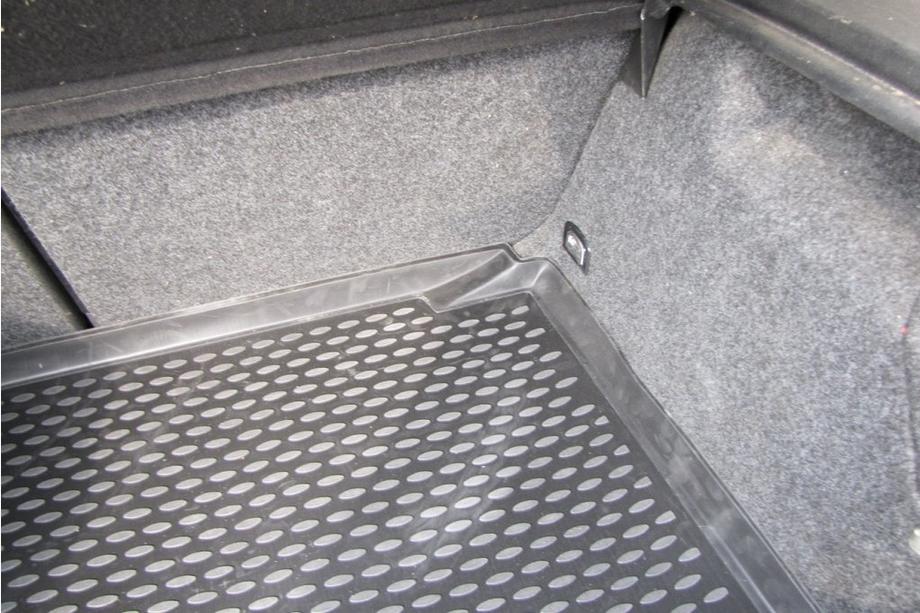 Volkswagen Golf 4 1997-2006 гг. Коврик в багажник резиновый (Novline) HB Фото 3
