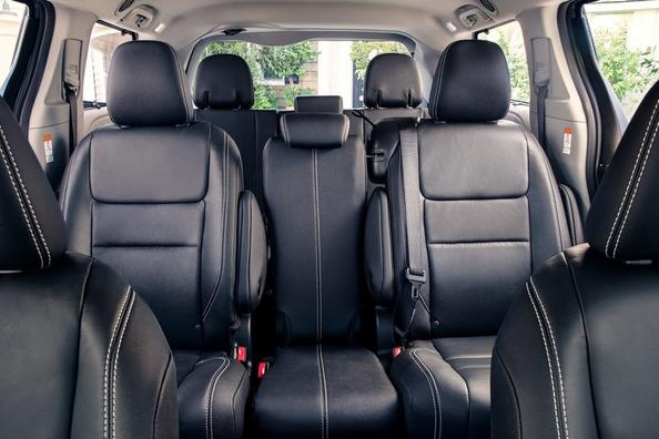 Обзор полноразмерного обновленного минивэна Toyota Sienna фото 6