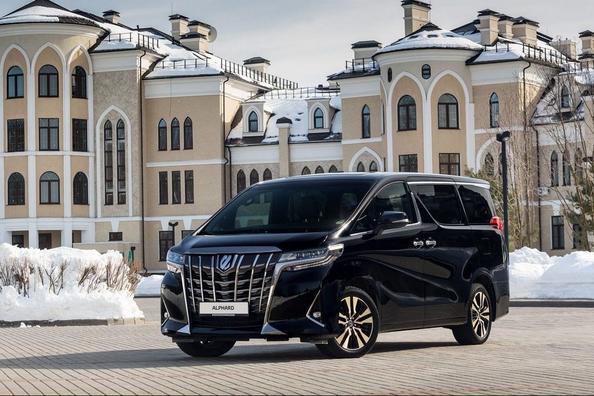 Полноразмерный люксовый минивэн Toyota Alphard