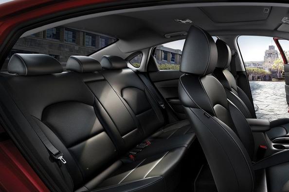 Компактный седан Kia Cerato четвертого поколения фото 9