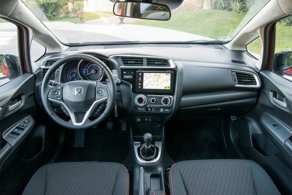 Обновленный компактный хэтчбек Honda Jazz третьего воплощения фото 8