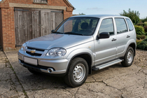 Chevrolet Niva 1998-2020 гг. Боковые Подножки Maya V2 (2 шт., Алюминий) фото 1