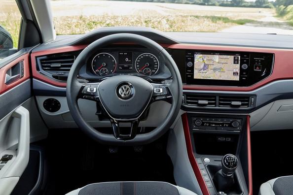 Пятидверный хэтчбек Volkswagen Polo шестого воплощения фото 6