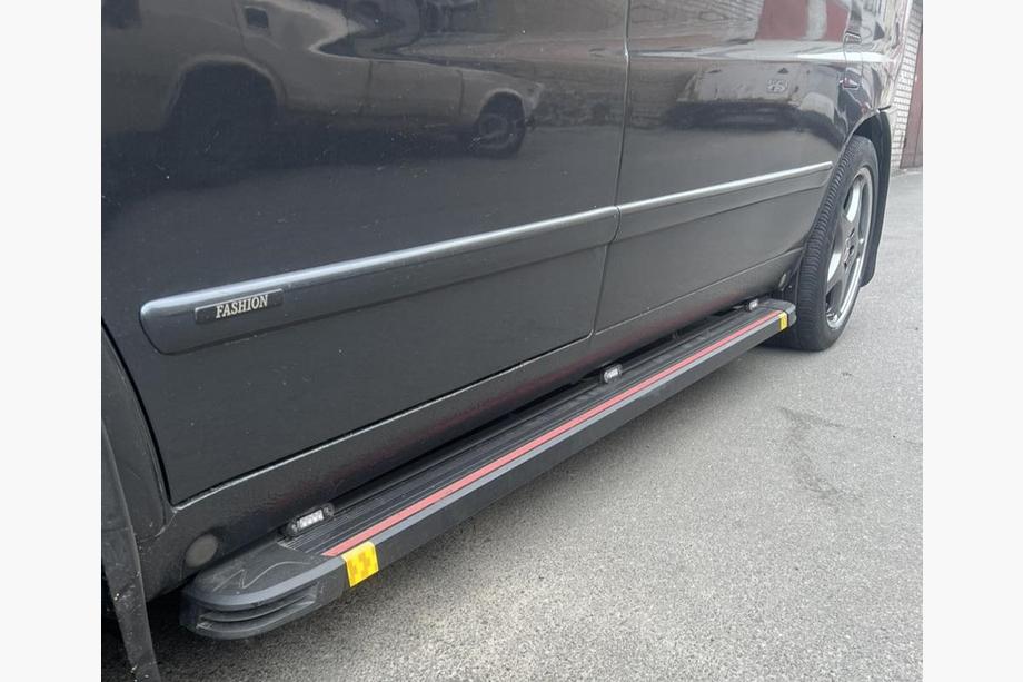 Mercedes Vito W638 1996-2003 гг. Боковые Подножки Maya Red (2 шт., Алюминий) Image