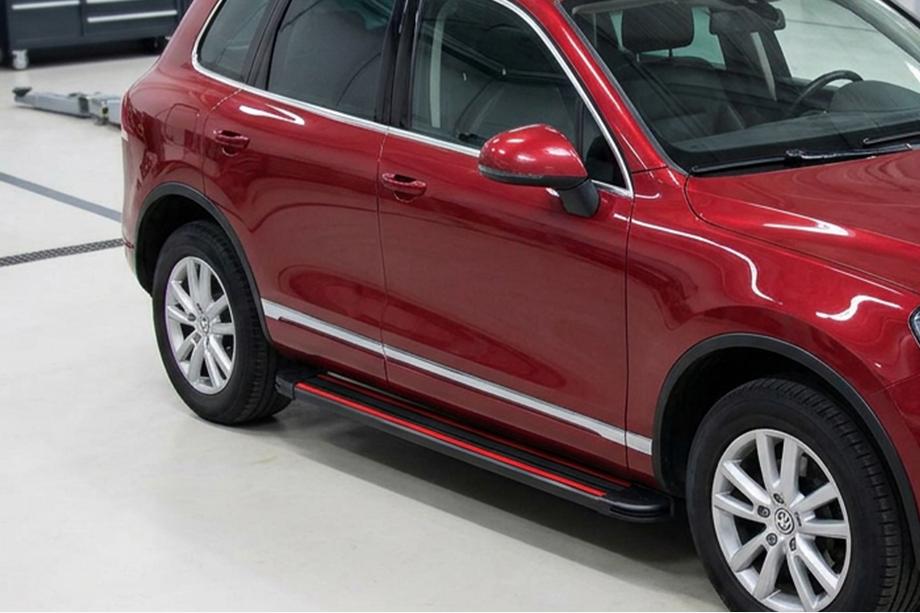 Porsche Cayenne 2003–2010 гг. Боковые Подножки Maya Red (2 шт., Алюминий) Фото 1