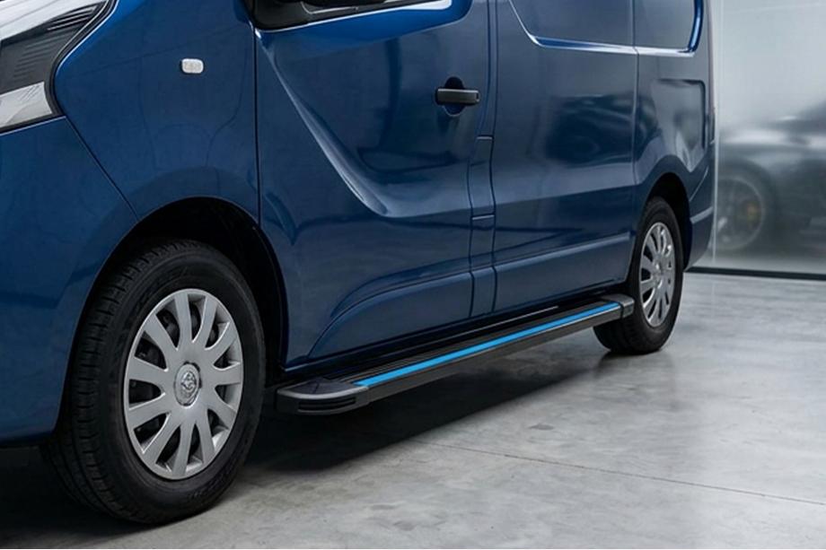 Opel Vivaro 2015-2019 гг. Боковые Подножки Maya Blue (2 шт., Алюминий) Фото 1