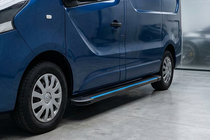 Renault Trafic 2015- гг. Боковые Подножки Maya Blue-Black (2 шт., Алюминий) фото 1