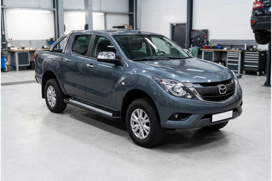 Mazda BT-50 2012- гг. Боковые пороги New Vision Black (2 шт., алюминий) Image