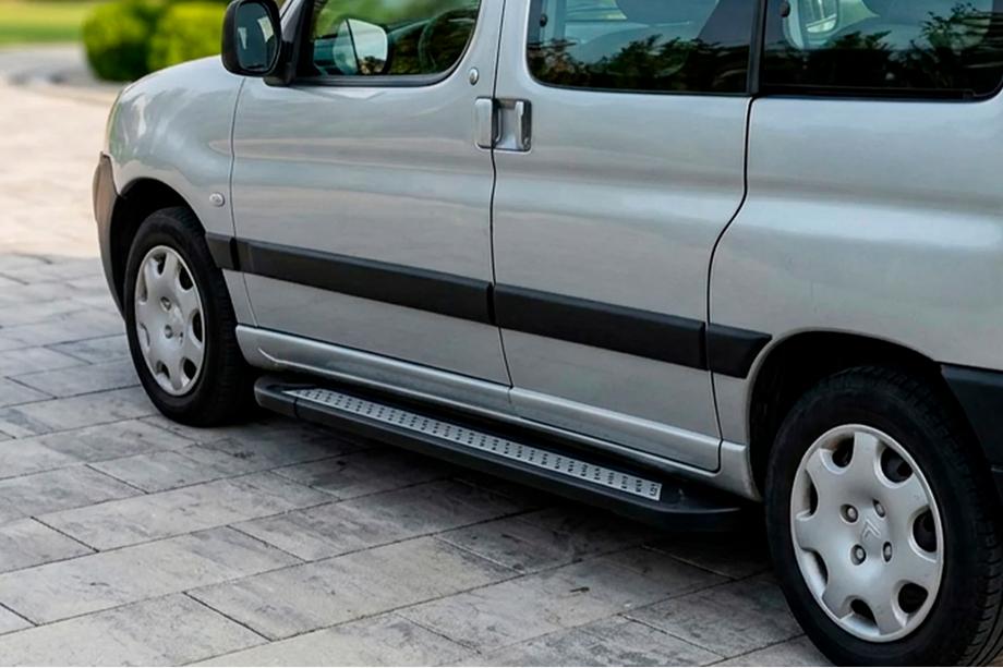 Peugeot Partner 1996-2008 гг. Боковые пороги New Vision Black (2 шт., алюминий) Фото 1