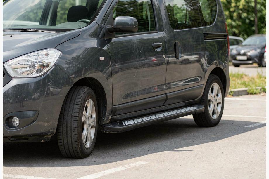 Renault Dokker 2013-2022 гг. Боковые пороги New Vision Black (2 шт., алюминий) Image