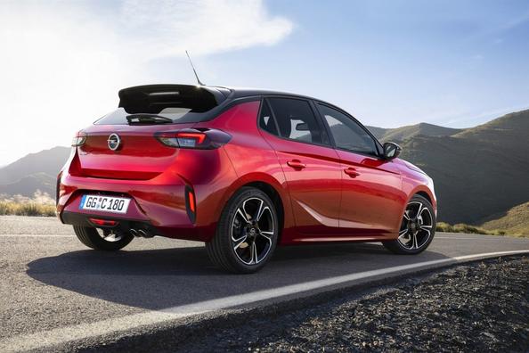 Пятидверный хэтчбек Opel Corsa шестого поколения фото 3