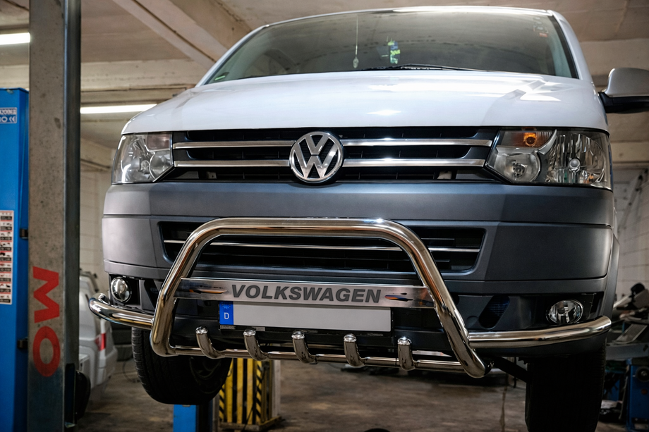 Volkswagen T5 2010-2015 гг. Кенгурятник WT004ST (нержавейка) Image