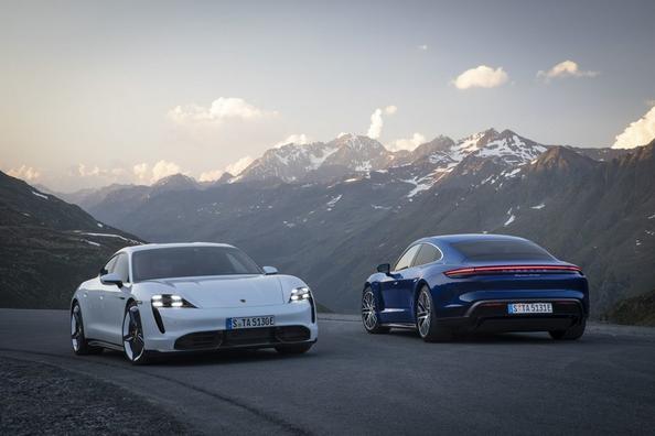 Электрический полноприводный спорт-седан Porsche Taycan фото 5