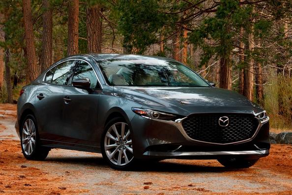 Четвертое поколение компактного седана Mazda 3