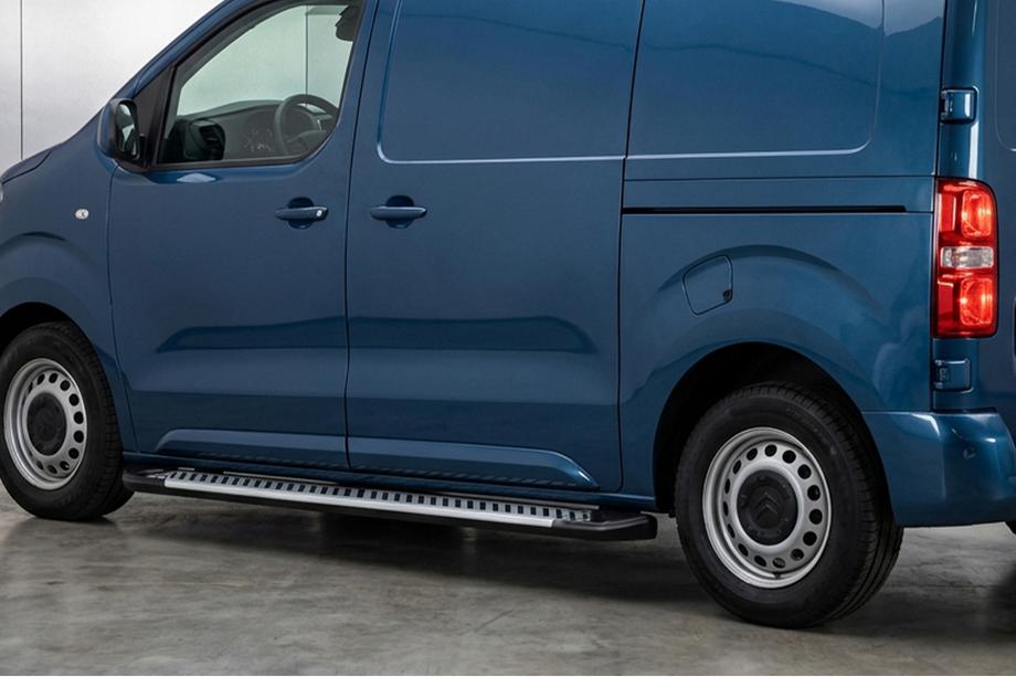 Opel Vivaro 2019- гг. Боковые Подножки Line (2 шт., Алюминий) Image