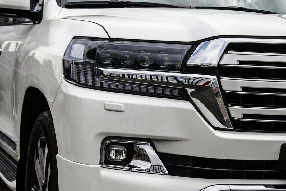 Toyota Land Cruiser 200 2007-2021 гг. Передние Фары 2016+ (Bugatti) Image