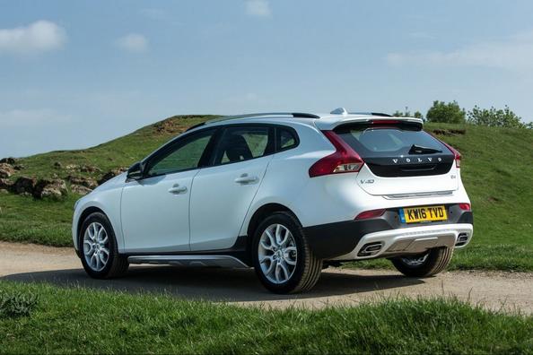 Вседорожная модификация хэтчбека Volvo V40 Cross Country фото 3