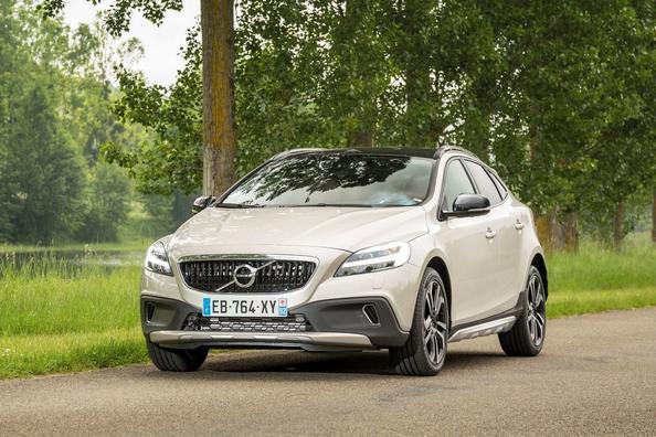 Вседорожная модификация хэтчбека Volvo V40 Cross Country фото 10