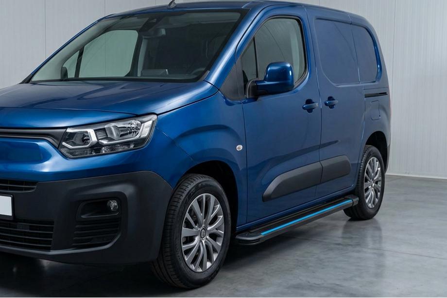Opel Combo 2019- гг. Боковые Подножки Maya Blue (2 шт., Алюминий) Image
