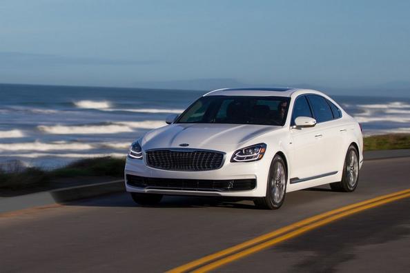 Второе поколение представительского седана KIA K900