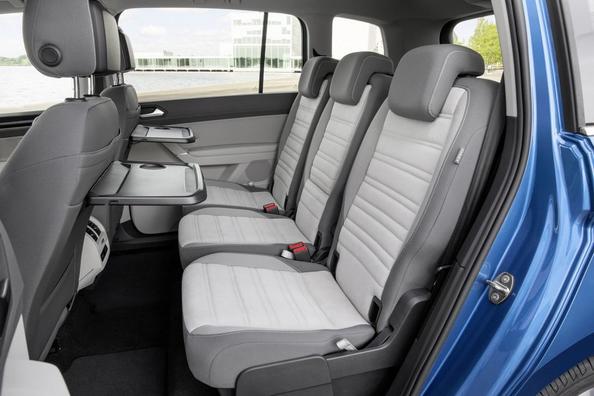 Обзор компактвэна Volkswagen Touran второго поколения фото 8
