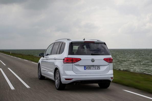 Обзор компактвэна Volkswagen Touran второго поколения фото 5