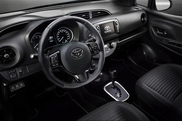 Обзор обновленного субкомпактного хэтчбека Toyota Yaris фото 9