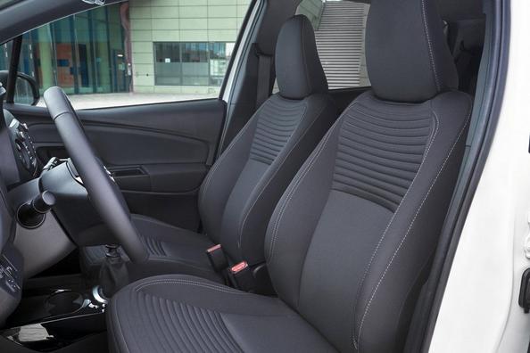 Обзор обновленного субкомпактного хэтчбека Toyota Yaris фото 8