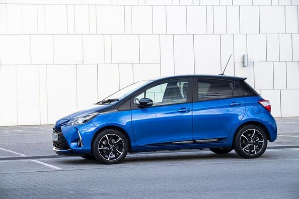 Обзор обновленного субкомпактного хэтчбека Toyota Yaris фото 5