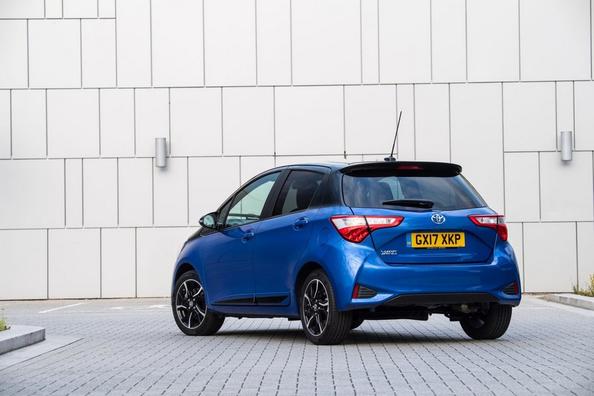 Обзор обновленного субкомпактного хэтчбека Toyota Yaris фото 12
