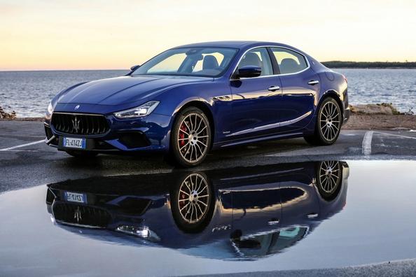 Обзор спортивного седана Maserati Ghibli фото 3