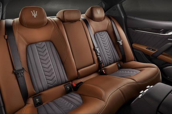 Обзор спортивного седана Maserati Ghibli фото 12