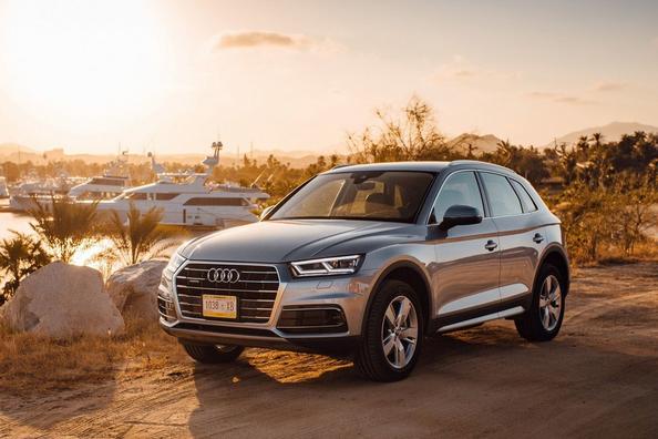 Второе поколение компактного кроссовера Audi Q5