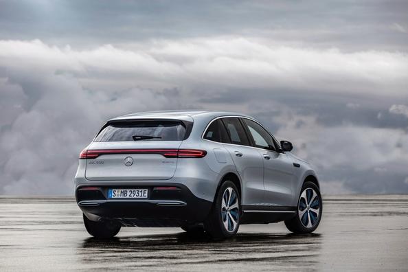 Электрический полноприводный кроссовер Mercedes-Benz EQC фото 4