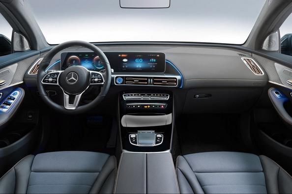 Электрический полноприводный кроссовер Mercedes-Benz EQC фото 5