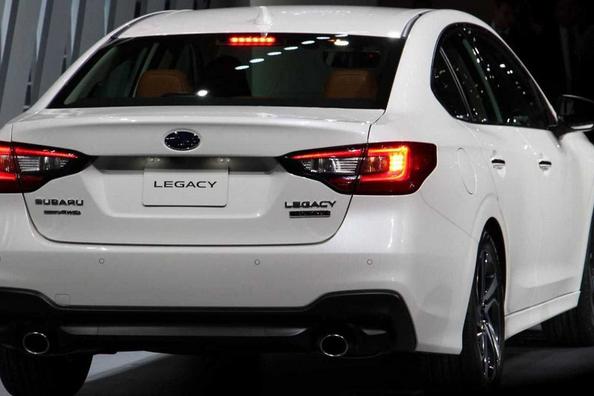 Обзор седьмого поколения седана Subaru Legacy фото 6