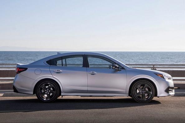 Обзор седьмого поколения седана Subaru Legacy фото 8