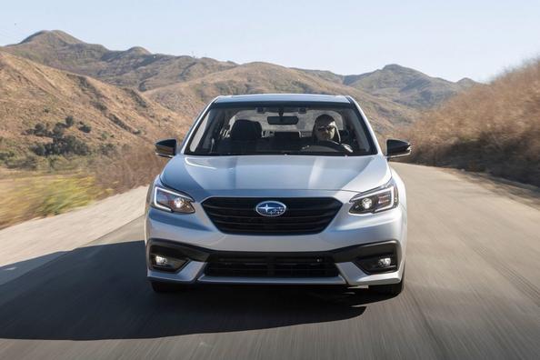 Обзор седьмого поколения седана Subaru Legacy фото 5