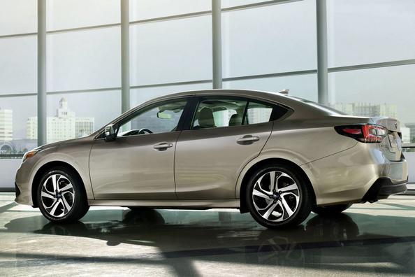 Обзор седьмого поколения седана Subaru Legacy фото 3