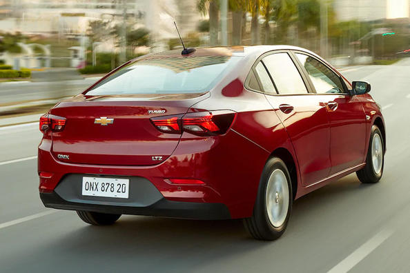 Обзор бюджетного компактного седана Chevrolet Onix фото 4