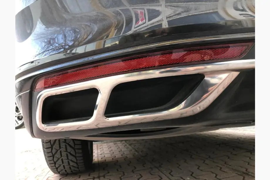 Volkswagen Passat B8 2015-2023 гг. Насадки на глушитель Carmos SD/SW (2019+, 3 шт, нержавейка) Фото 3