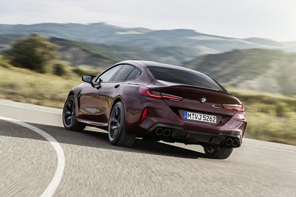 Обзор спортивного седана BMW M8 Gran Coupe фото 4