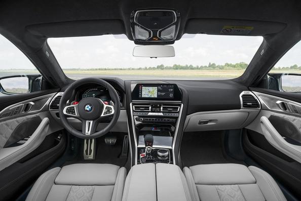 Обзор спортивного седана BMW M8 Gran Coupe фото 12