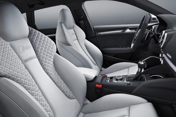 Обзор заряженного полноприводного хэтчбека Audi RS3 Sportback фото 12