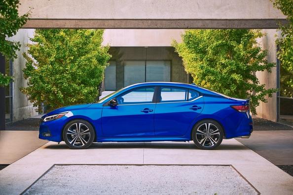 Обзор седана Nissan Sentra 2020 модельного года фото 5