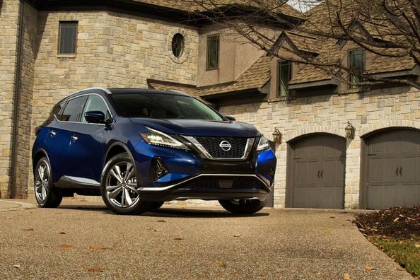 Обзор обновленного среднеразмерного кроссовера Nissan Murano